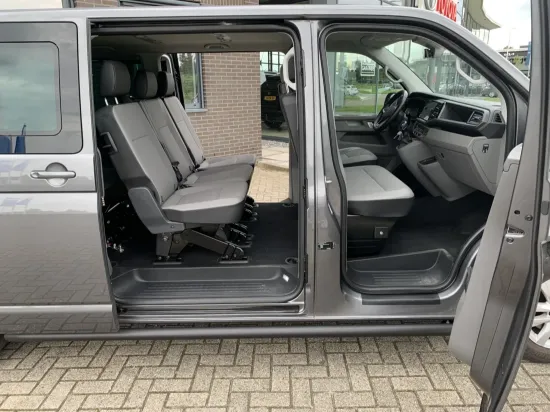 Afbeeldingen van VW Caravelle Rolstoelbus (verlengd)